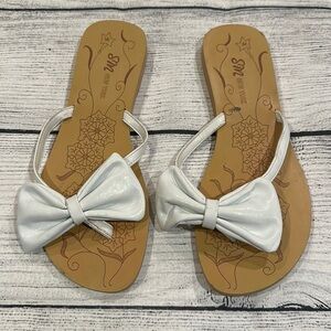 SM New York • White Bow Sandals • Sz 8